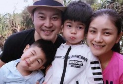 爆料娱乐圈俩孩子的是谁,揭秘明星夫妇育有两娃的神秘身份